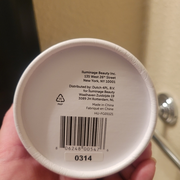 Iluminage Skin Rejuvenating Eye Mask - Picture 4 of 11